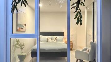 2 soveværelser, skrivebord, strygejern/strygebræt, weekendseng