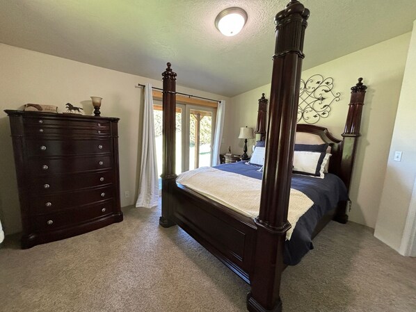 3 chambres, fer et planche à repasser, Wi-Fi, draps fournis