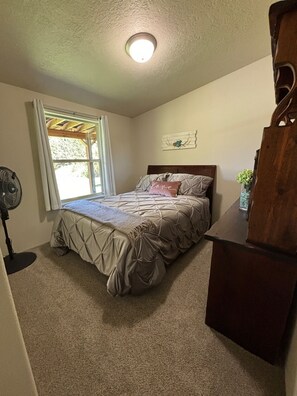 3 chambres, fer et planche à repasser, Wi-Fi, draps fournis