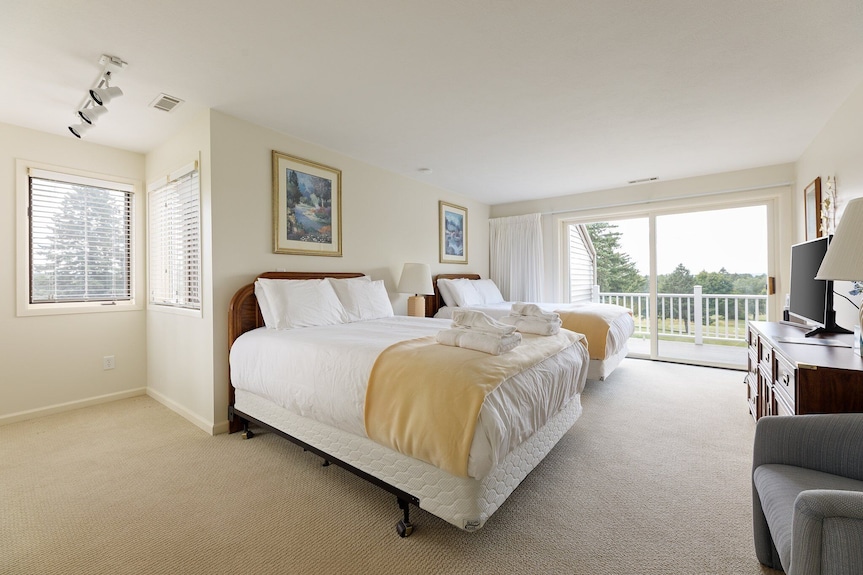 Valleyway Getaway | Golf | Ac | 2 Beds + Baths - Elk Rapids, MI