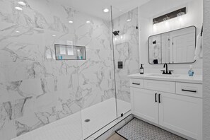 Shower, hair dryer, towels - Mesa Magic | Pool & Hot Tub | 10 Min ASU/Gilbert (Mesa)