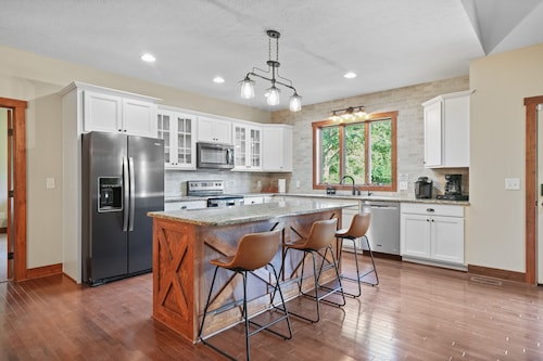 Espolon Ranch | 5BR, Pool, Igloo & Pickleball