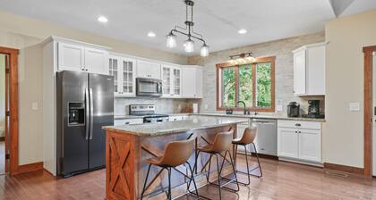 Espolon Ranch | 5BR, Pool, Igloo & Pickleball