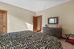 5 bedrooms, free WiFi, bed sheets