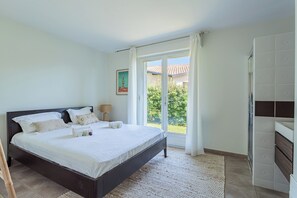 3 makuuhuonetta, silitysrauta/-lauta, Wi-Fi, vuodevaatteet