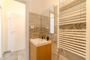 Doccia, asciugacapelli, bidet