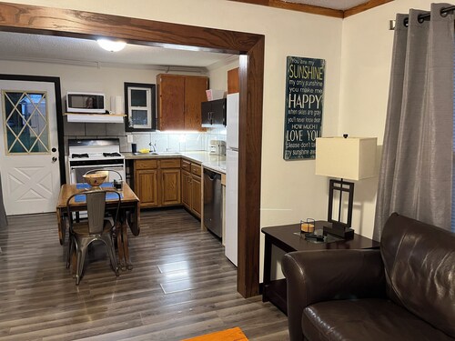 Charming 2-bedroom house in Collins with AC, WiFi