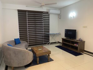 Living area - Family and Divers friendly luxury apartment. Beach & resort style restaurants
 (Dehiwala-Mount Lavinia)