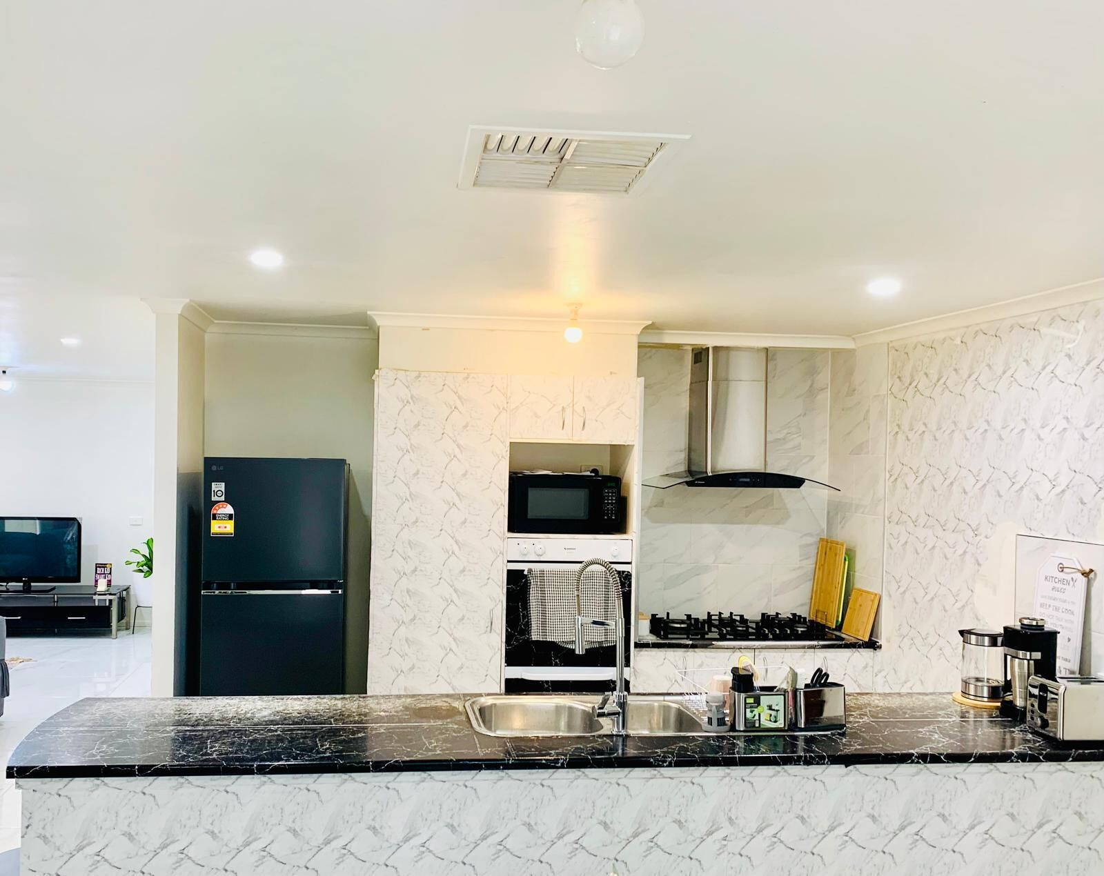 Kühlschrank, Mikrowelle, Ofen, Herdplatte