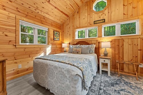 Baby Bear's Den, Tiny Paradise