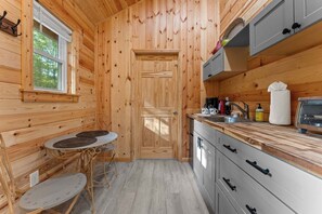 微波爐、咖啡機/沖茶器、多士爐、廚房用具/餐具/器皿
