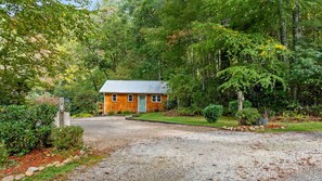 Exterior - Baby Bear's Den, Tiny Paradise (Highlands)
