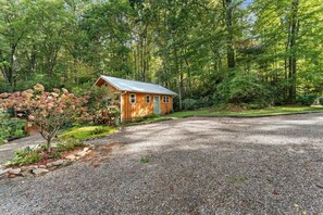 Exterior - Baby Bear's Den, Tiny Paradise (Highlands)