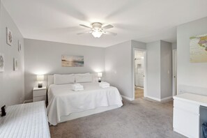 2 Schlafzimmer, Schreibtisch, Bügeleisen/Bügelbrett, kostenloses WLAN