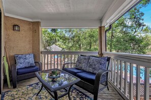Property grounds - 172 Colonnade Club @ Shipyard | Next to Golf Course | Pool | Walk to Beach (Hilton Head Island)