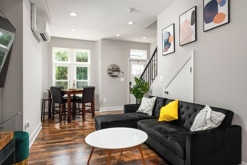 Modern Townhome with AC in the heart of Washington Shaw/Logan Circle