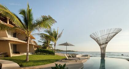 Beachfront Condo Los Panchos in Playa la Saladita / Coco 101