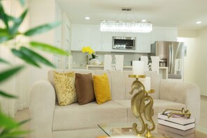 Smart TV - modern,centric,near the beach and restaurants.15 minutes walk to historic center (Puerto Plata)