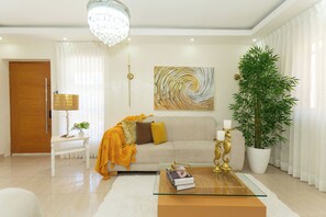 Smart TV - modern,centric,near the beach and restaurants.15 minutes walk to historic center (Puerto Plata)