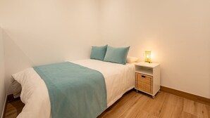 熨斗/熨衫板、免費 Wi-Fi、床單