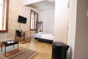 Desk, iron/ironing board, WiFi, bed sheets