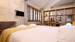 1 habitación, tabla de planchar con plancha, wifi y ropa de cama 