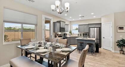 Discover Cottonwood Modern Vineyard: A spacious 3BR retreat for 8 in scenic Cottonwood, AZ.