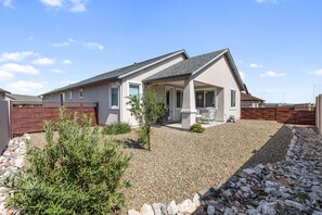 Exterior - Cottonwood Modern Vineyard โ Stylish Retreat Near Wineries & Trails! (Cottonwood)