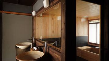 Superior Room, Non Smoking | Bathroom | Hair dryer, slippers, towels, shampoo