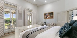 5 bedrooms, iron/ironing board, free WiFi, bed sheets