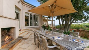 Outdoor dining - Alton House by Wine Coast Holidays (PORT WILLUNGA)