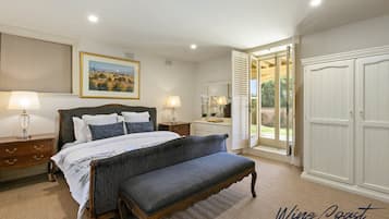5 bedrooms, iron/ironing board, free WiFi, bed sheets