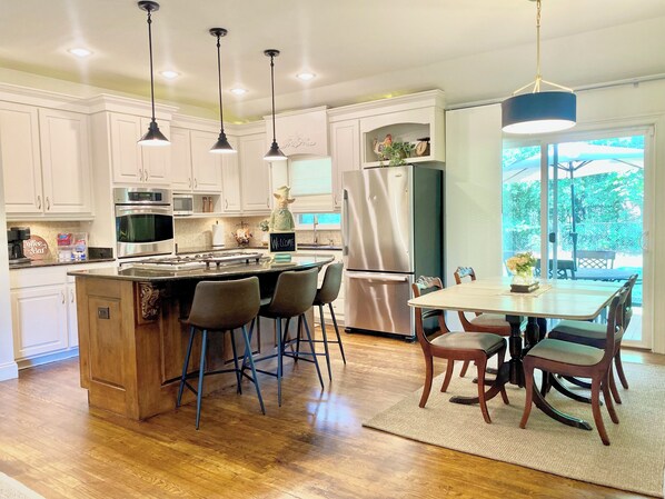 Micro-ondes, four, plaque de cuisson, lave-vaisselle