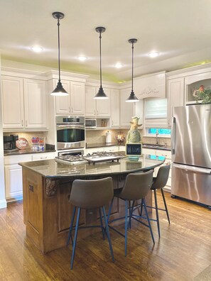 Micro-ondes, four, plaque de cuisson, lave-vaisselle