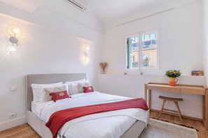 2 chambres, fer et planche à repasser, Wi-Fi, draps fournis