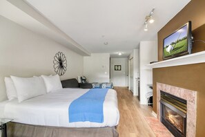 WiFi, bed sheets - Comfort Studio - 210B (Kelowna)