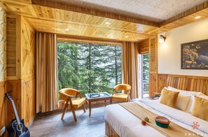 Deluxe Room (with Balcony) | Free WiFi, bed sheets - Zostel Kotgarh (Narkanda) (Kumharsain)