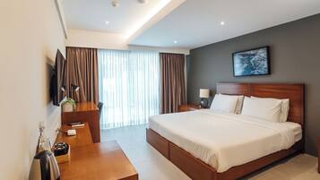 Doppel- oder Zweibettzimmer | 1 Schlafzimmer, Zimmersafe, Schreibtisch, laptopgeeigneter Arbeitsplatz