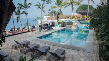 Kolam renang outdoor