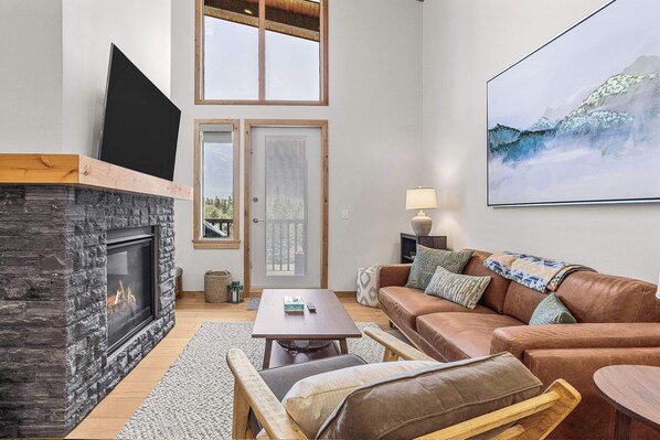 TV, fireplace - Spring Creek Vacations 1 Bedroom Elevated Condo 405TM (Canmore)