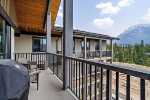 Property grounds - Spring Creek Vacations 1 Bedroom Elevated Condo 405TM (Canmore)