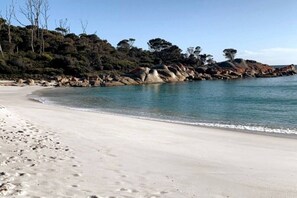 Una spiaggia nelle vicinanze
