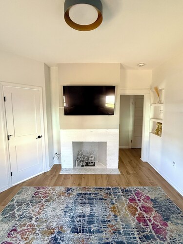 Charming suite with patio, heating, WiFi, free parking in welcoming New Rochelle