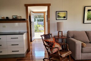 TV - The Dunes - King Studio - 50m from Scamander Beach (Scamander)