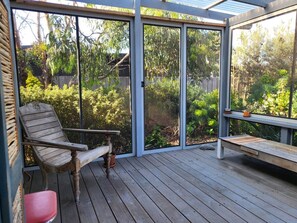 Interior - The Dunes - King Studio - 50m from Scamander Beach (Scamander)