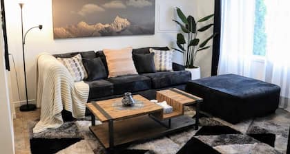 River View by the Border, stylish cozy centrally located in downtown St Stephen!