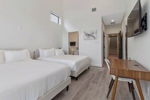 7 bedrooms, desk, iron/ironing board, travel cot