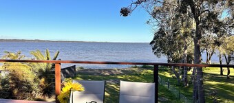 Perfect Retreat Absolute waterfront, Stunning View and Direct Access to water. 