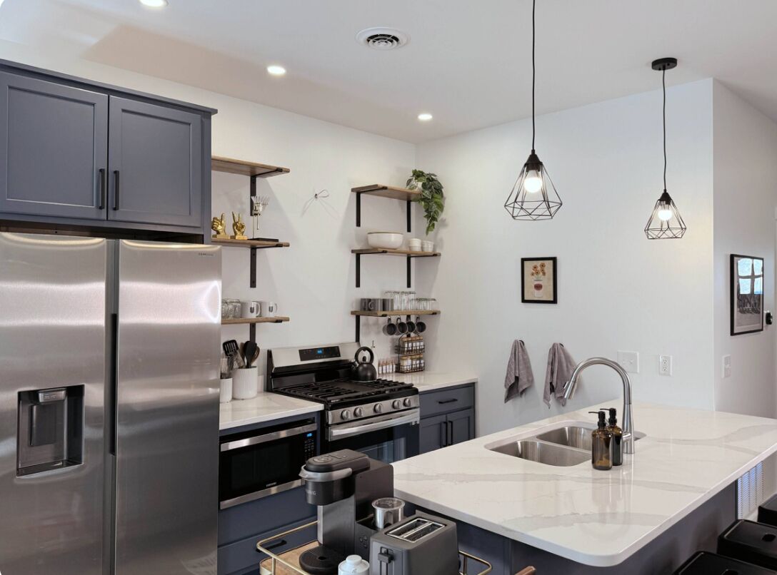 Réfrigérateur, micro-ondes, four, plaque de cuisson