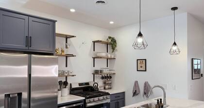 Alpine Townhouse - stylish, peaceful, and walking distance to Ellicottville